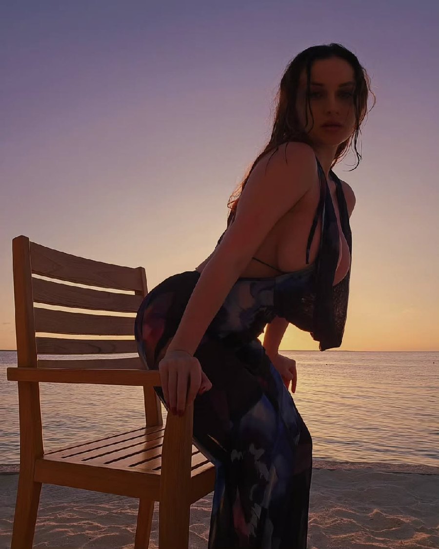 Sexy girl Miranda Faith nude in Halapa-Enriquez