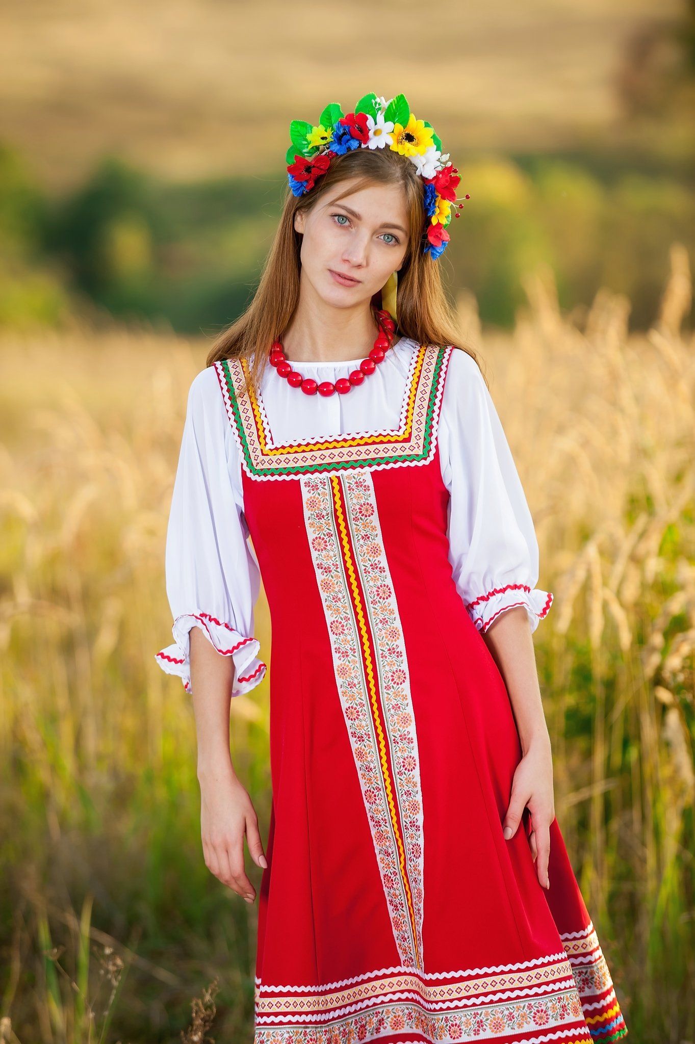 Women in Slavic costumes in Halapa-Enriquez