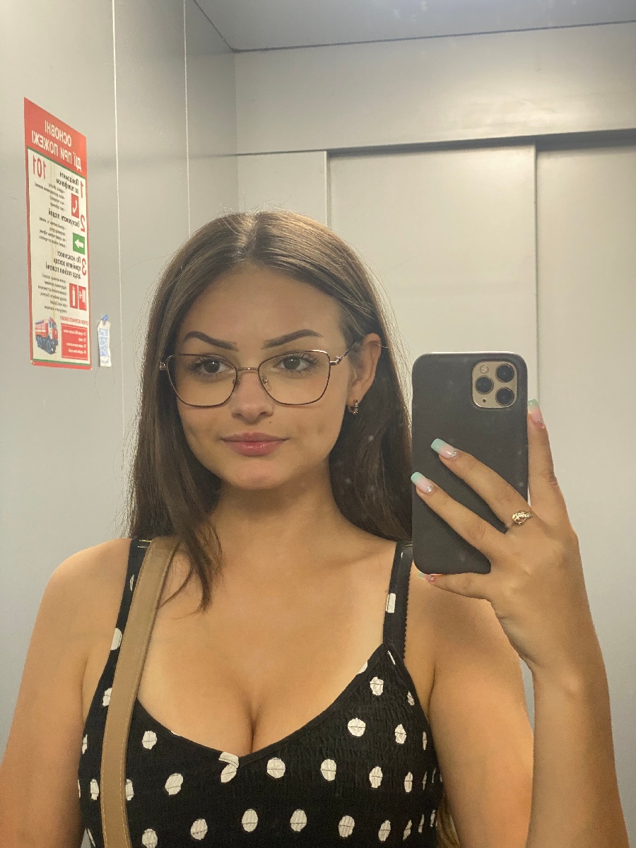 Sexy model Stacy in Halapa-Enriquez