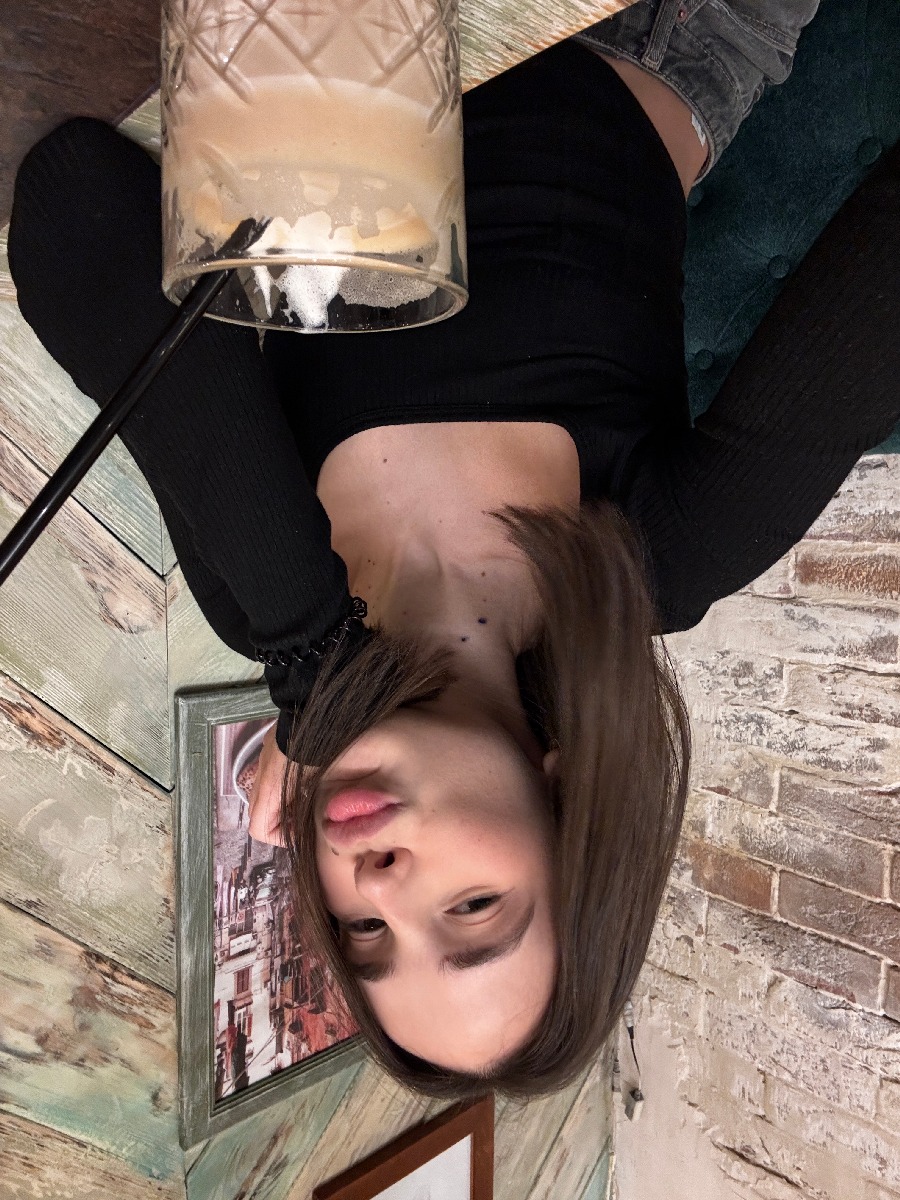 Fresh photos, fresh mood — Tina online in Halapa-Enriquez